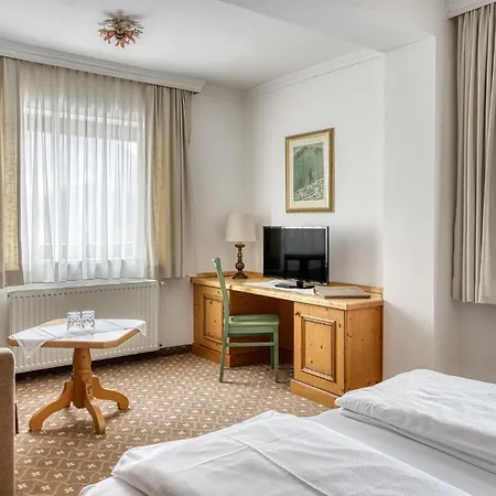 Otel Hoferwirt - Neustift, Stubai