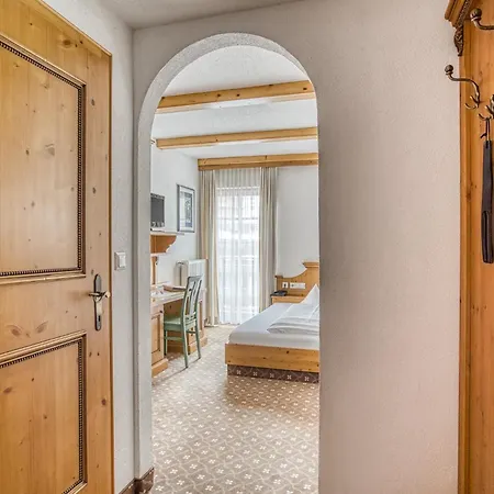 Otel Hoferwirt - Neustift, Stubai 3*